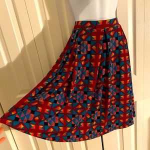 LuLaRoe Beautiful pleated skirt ♥️💜 L Colorful pattern. Perfect condition